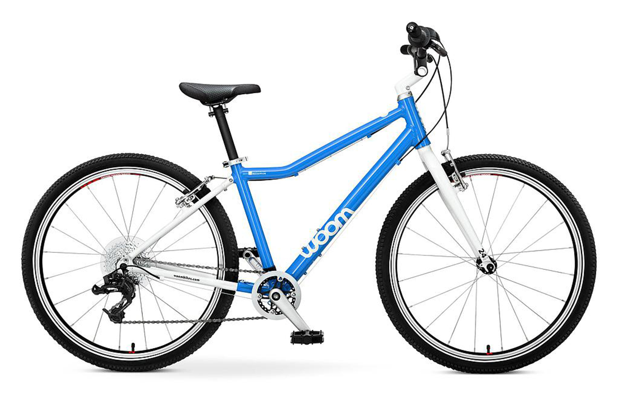a bicycle leaning against a wall